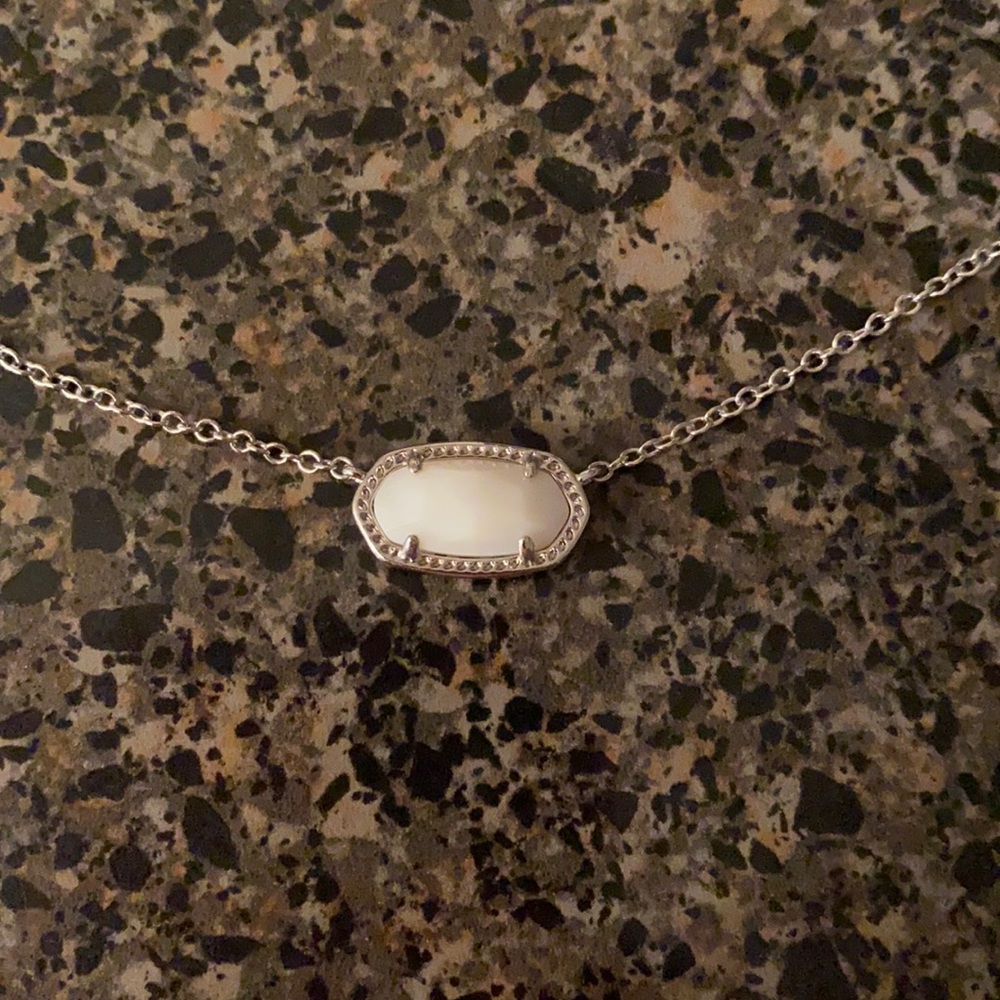 Kendra Scott necklace